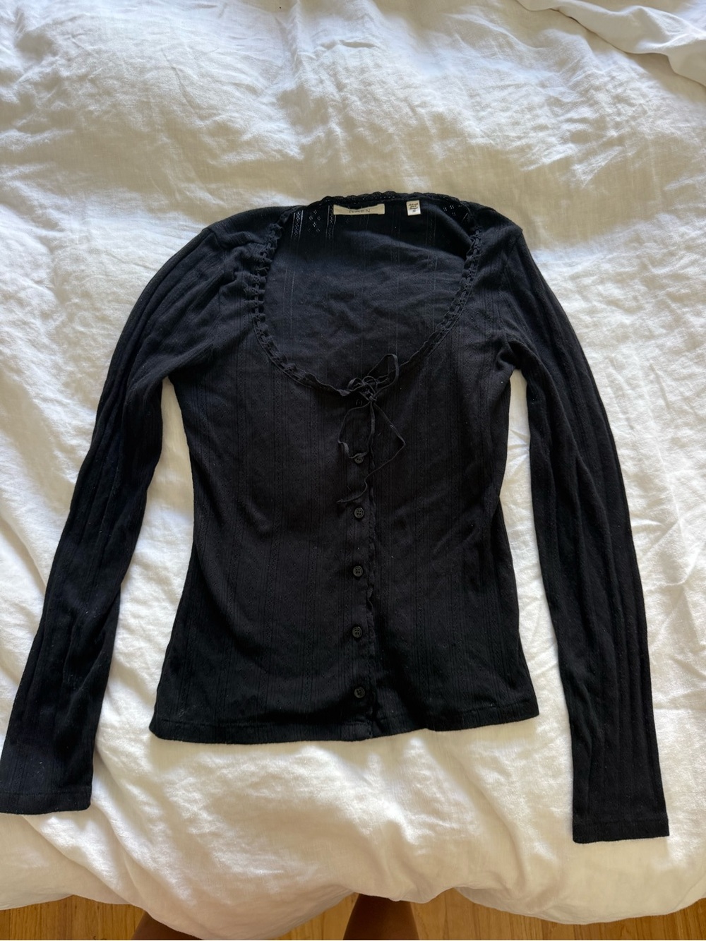 Doen Black Scallop Tie-Front Long Sleeve Top